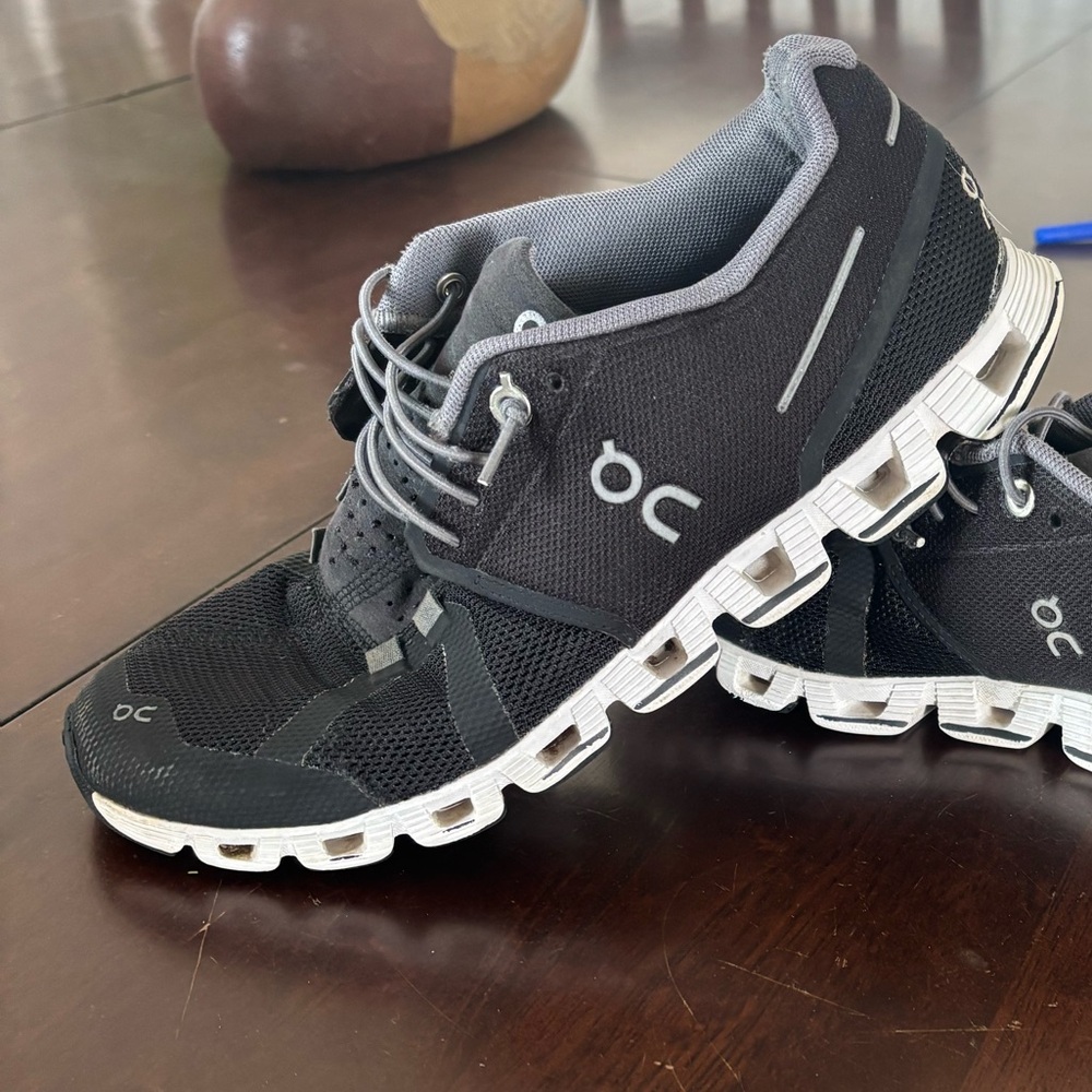 On cloud Running Black and White Sneakers